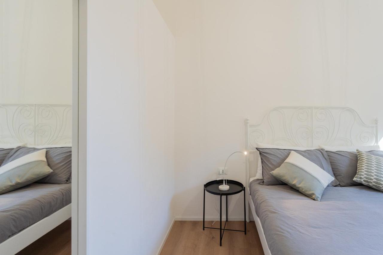 Lovely Corner In The Heart Of The Lake By Rent All Como Zewnętrze zdjęcie